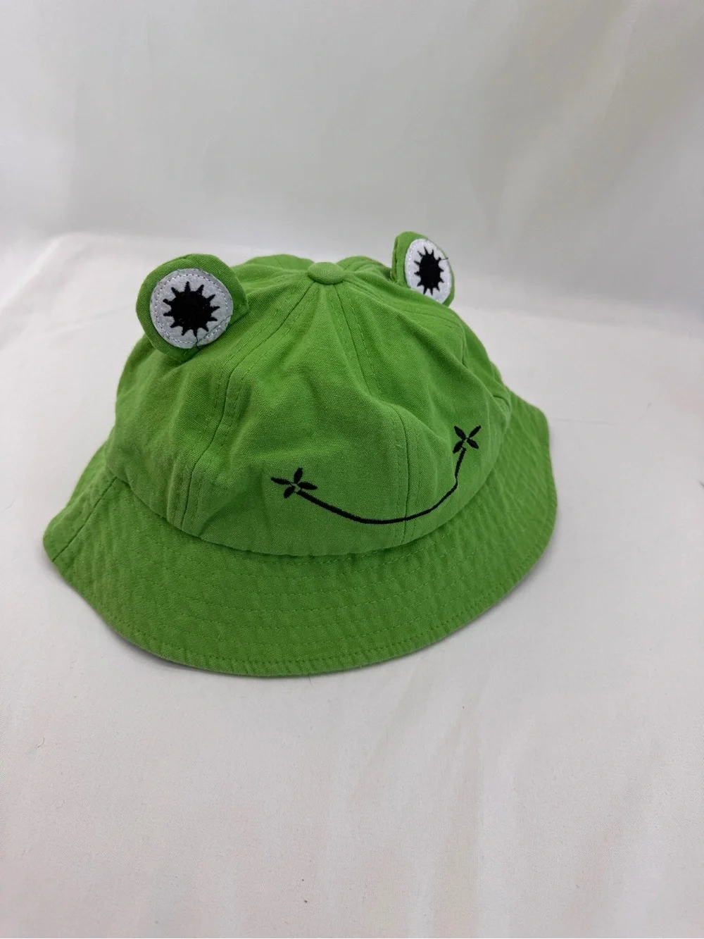 Green Frog Face Embroidered Bucket Hat 100% Cotton Unisex Whimsical Frogcore L
